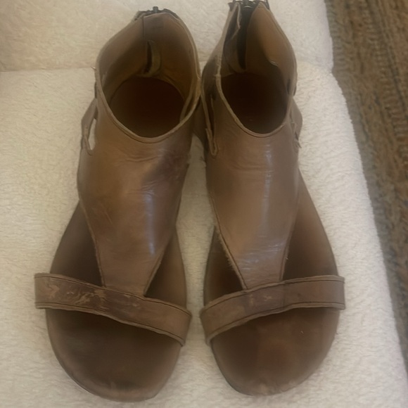Bedstu brown sandals. Size 9 - Picture 3 of 7